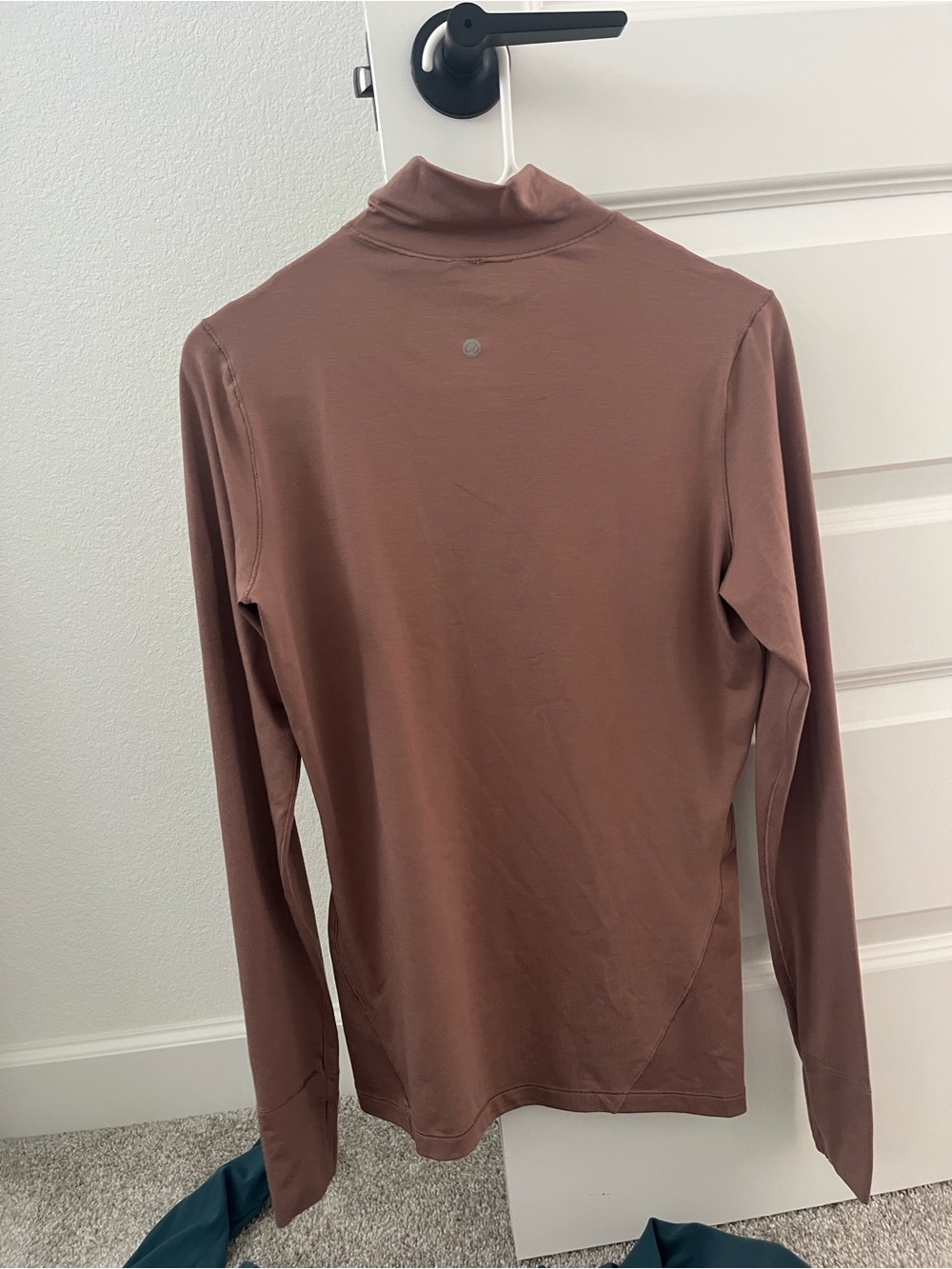 Women’s Long-Sleeve Scoop Neck athletic tops - Teal, Sage, White, Brown small/xs - Picture 5 of 9